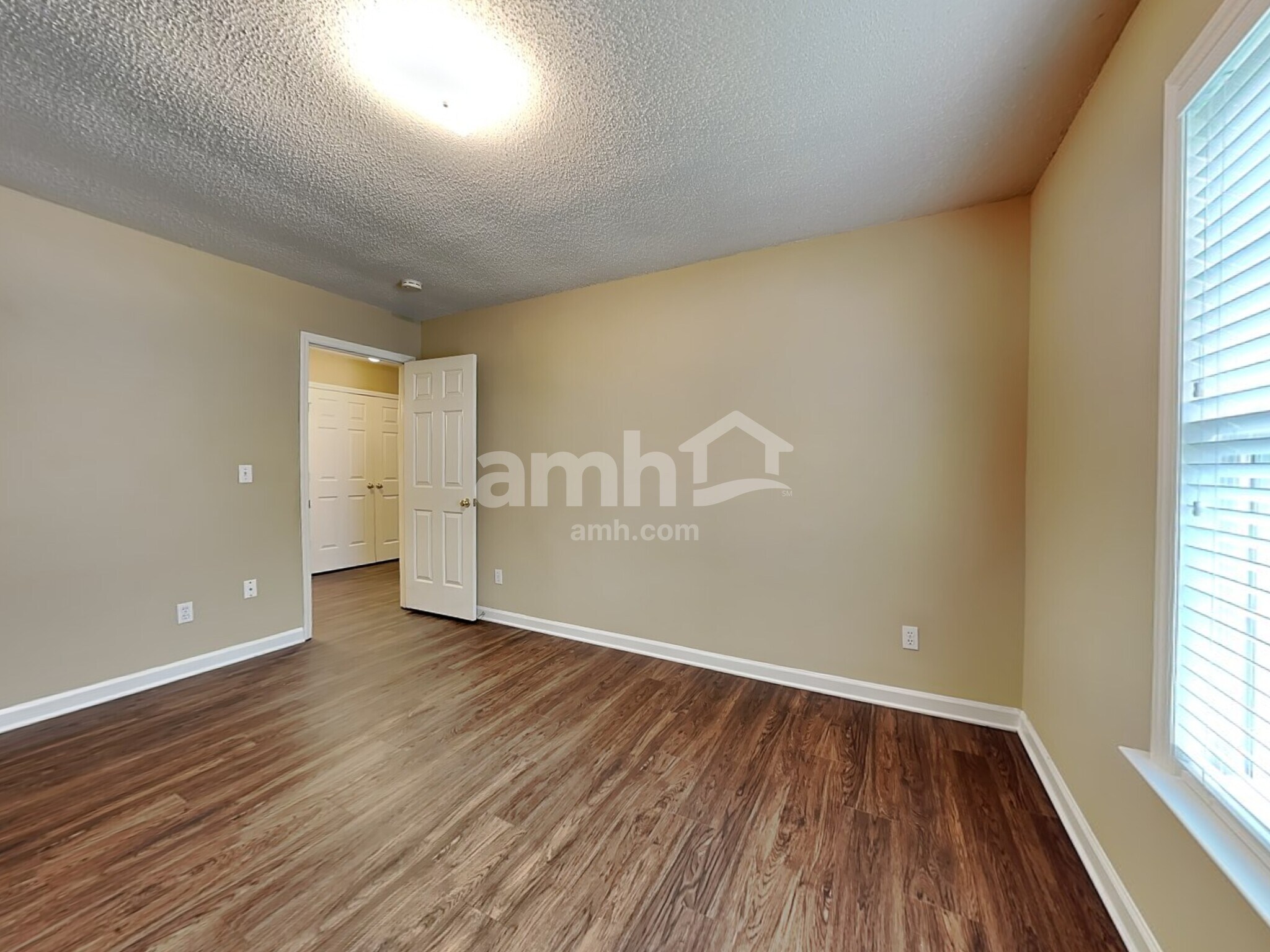 Building Photo - 1473 Lewisburg Pointe Dr