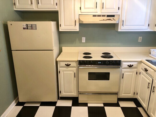 Building Photo - Flexible Lease Term Available for 2 Bed/1.5 Bath Townhome!