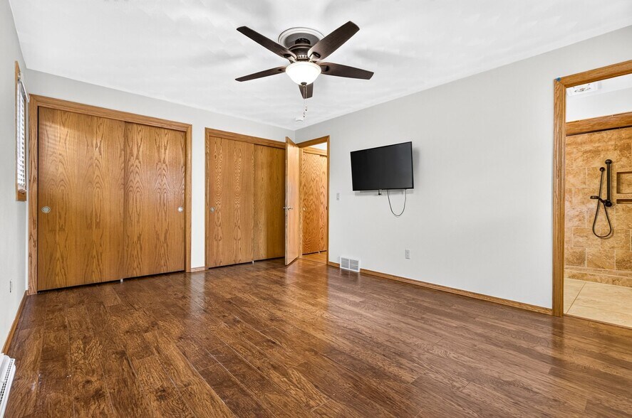 Building Photo - 3033 W Hiawatha Dr