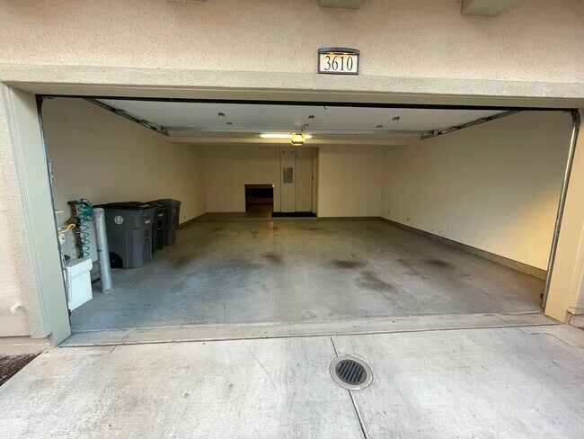 Building Photo - 3610 Capoterra Way