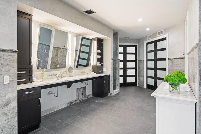 Building Photo - 10270 SW 58th St