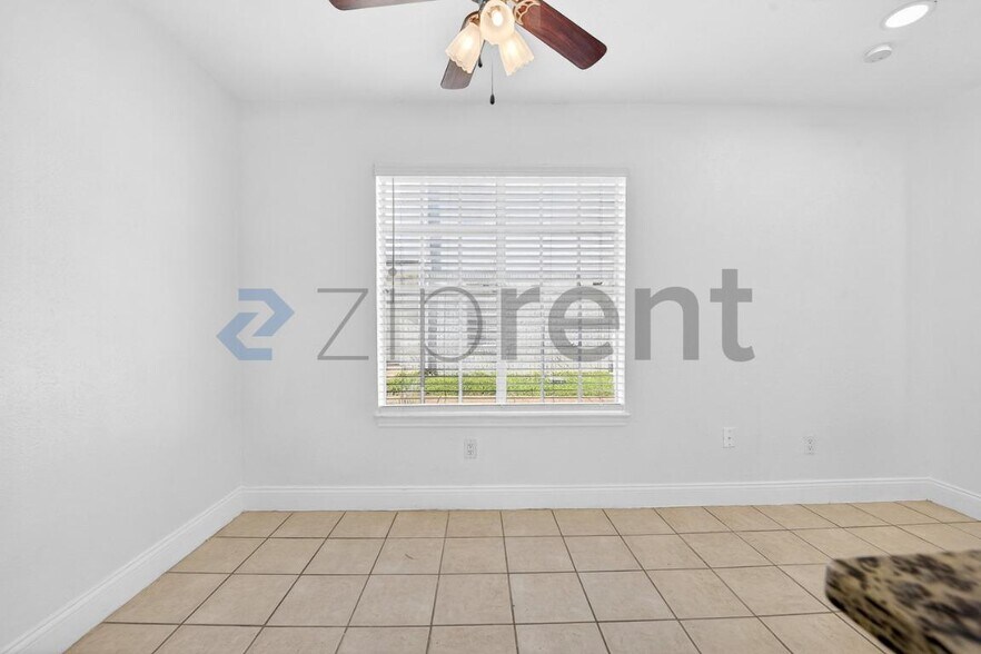 Building Photo - 4624 San Jacinto St