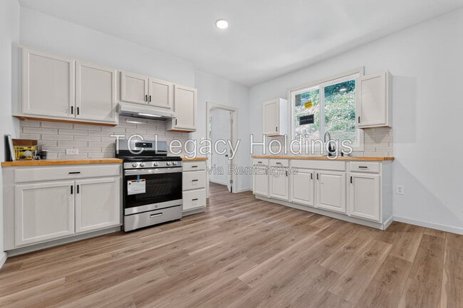 Building Photo - 87 Crisfield St