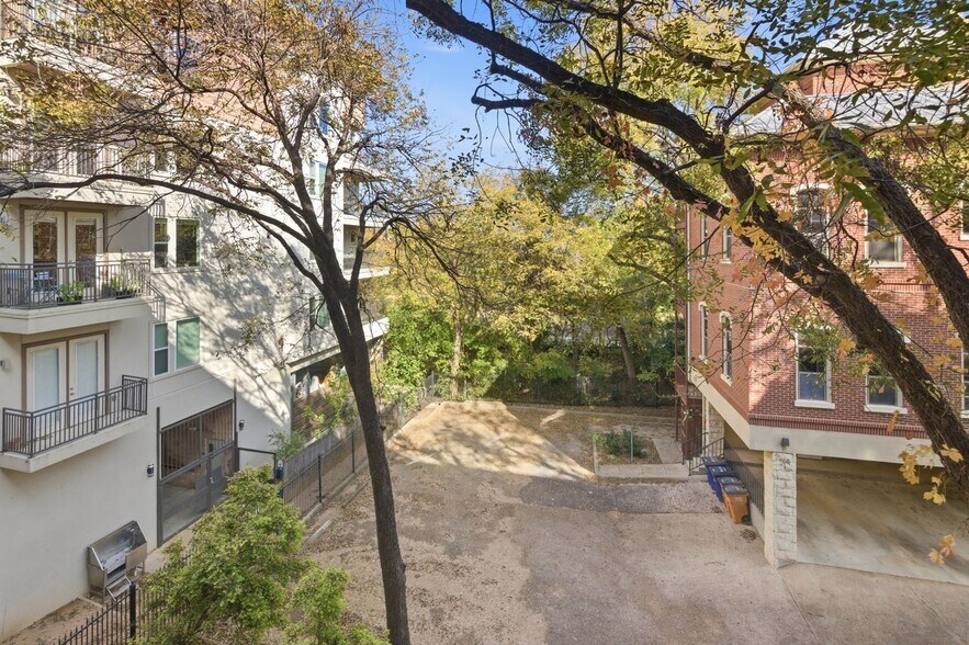 Building Photo - 1900 Barton Springs Rd