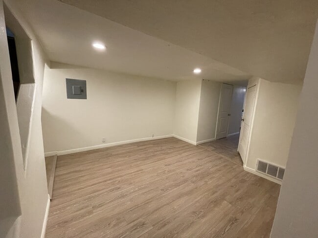 Building Photo - Spacious Taylorsville Home