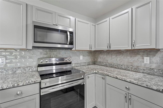 Building Photo - 4045 Crockers Lake Blvd