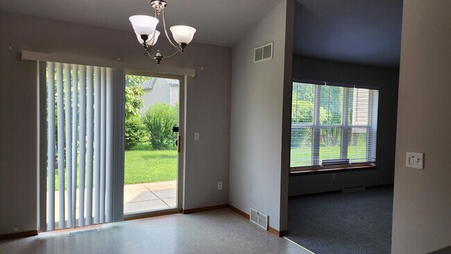 Building Photo - 5153 Oak Valley Dr