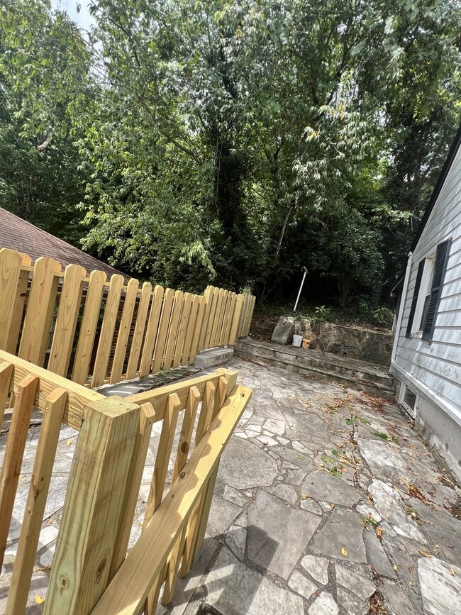 Building Photo - 1219 East Dr