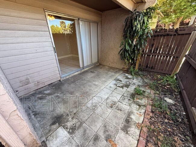 Building Photo - 4046 Shakespeare Rd
