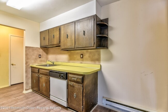 Building Photo - 58 Amberly Dr