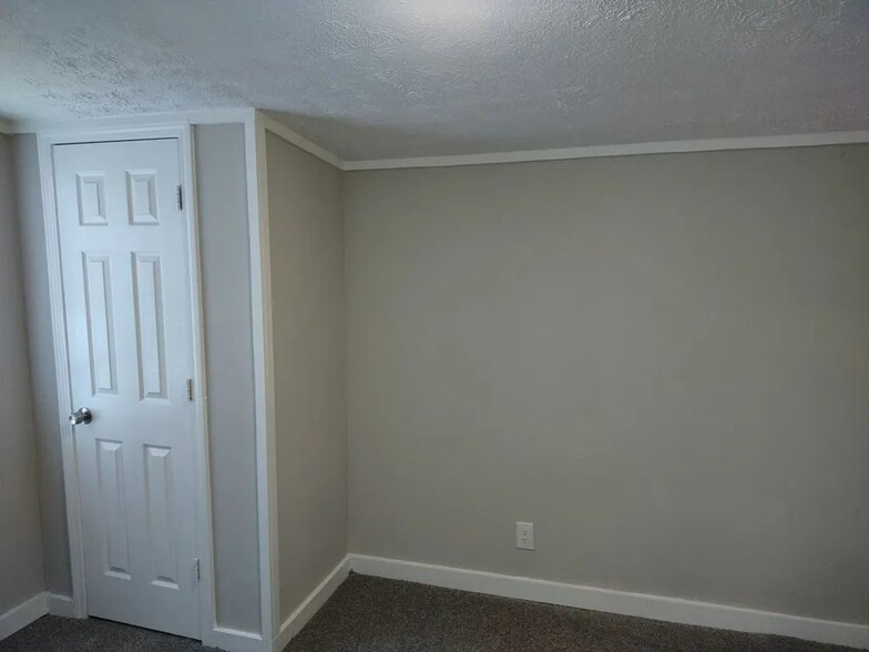 Building Photo - 513 Alford St