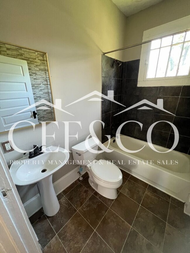 Building Photo - Adorable 3 bedroom 1 bathroom home now ava...