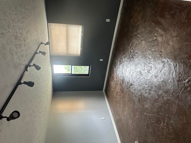 Building Photo - 702 Wilkinson Blvd