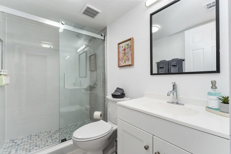 Building Photo - 2360 SW Archer Rd