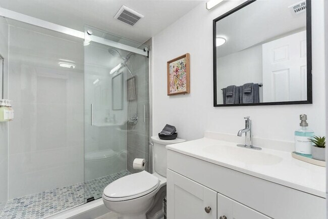 Building Photo - 2360 SW Archer Rd