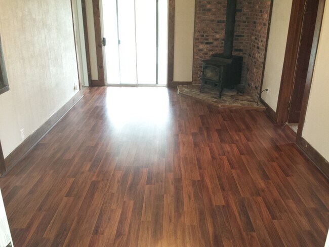 Building Photo - Country Charm Just Minutes From Town! MOVE IN SPECIAL $400 FIRST MONTH RENT