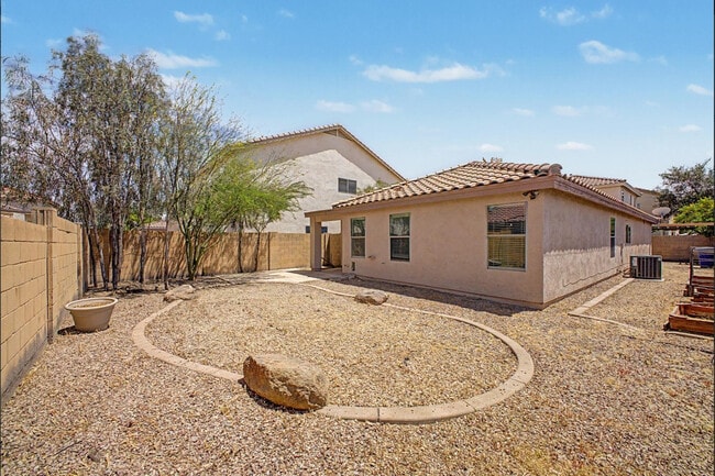 Building Photo - 1112 S Bogle Ct