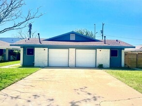 Building Photo - 1901 Bahama Dr