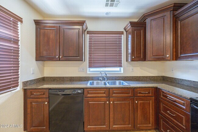 Building Photo - 2873 E Bart St