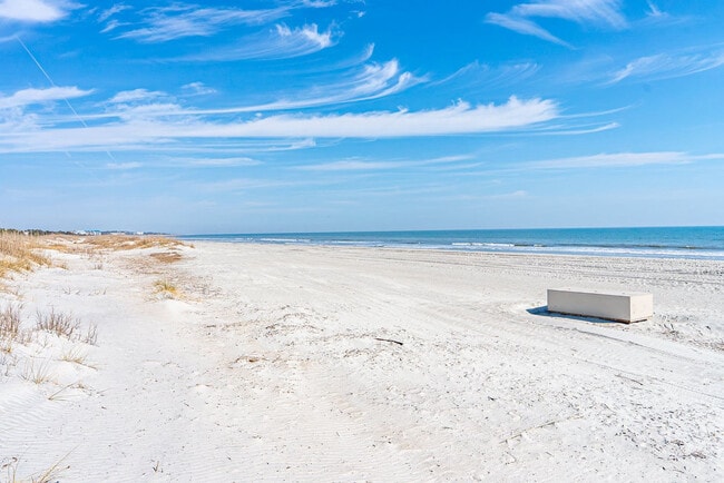 Building Photo - 662 William Hilton Pkwy