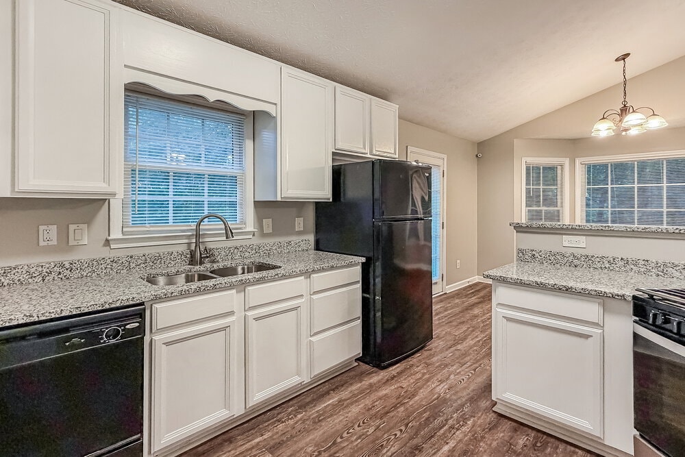 Building Photo - 140 Loxley Ct
