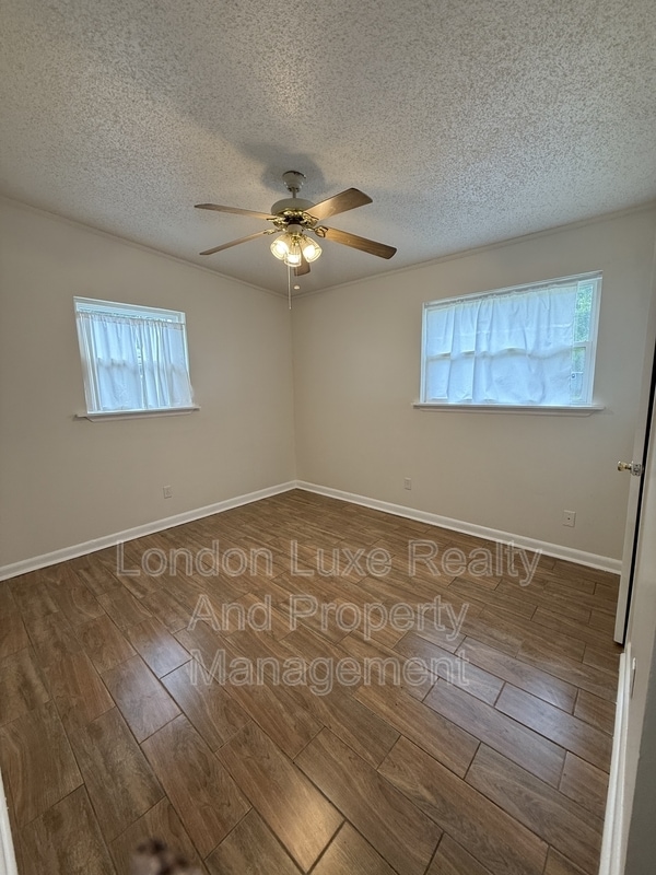 Building Photo - 909 La Marche Dr