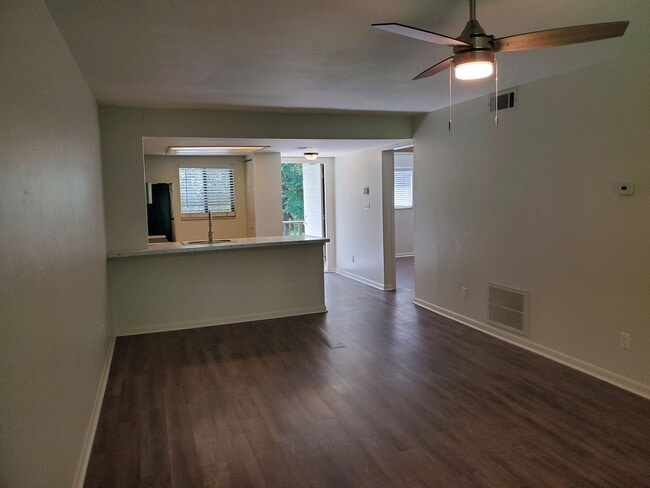 Building Photo - 2BD / 2BA Newly Remodeled 2 bed / 2bath Condo with Community Pool, close to Truman Pkwy!
