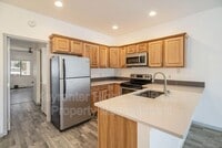 Building Photo - 532 Oakwood Dr