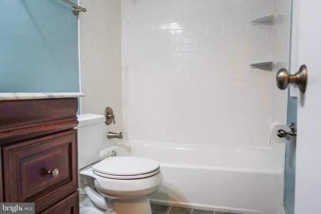Building Photo - 8414 Penshurst Dr