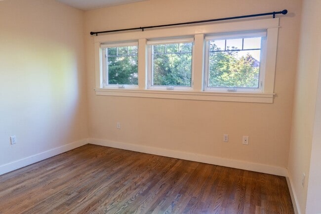 Building Photo - 4Bd/2.75Ba Seattle House