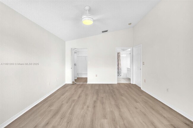 Building Photo - 16411 Sapphire Bend