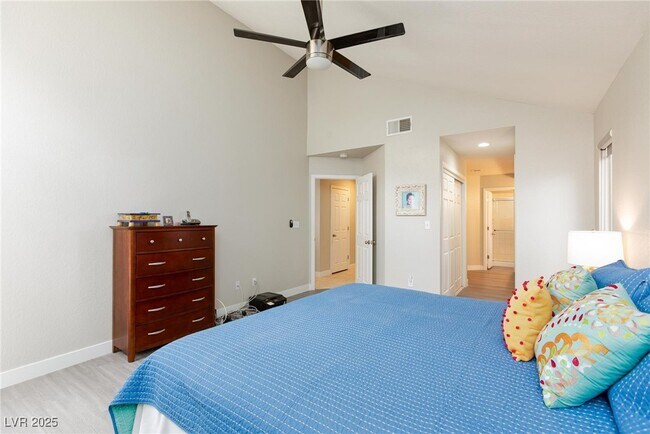Building Photo - 9836 Russett Wood Cir