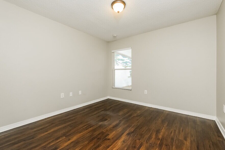 Building Photo - 1718 Putney Cir