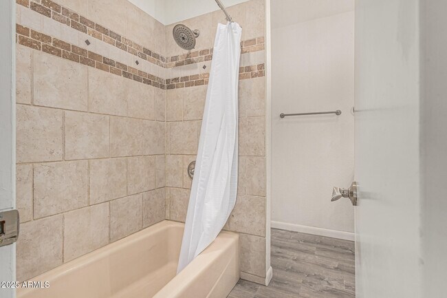 Building Photo - 7714 E Wilshire Dr