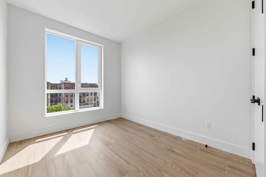 Building Photo - 948 New York Ave