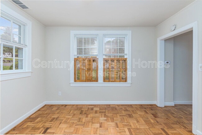 Building Photo - 1020 S Barton St