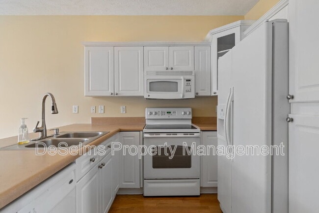Building Photo - 612 Spence Enclave Way