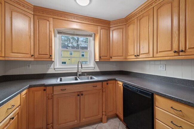 Building Photo - Spacious 5-Bedroom Home in Virginia Beach