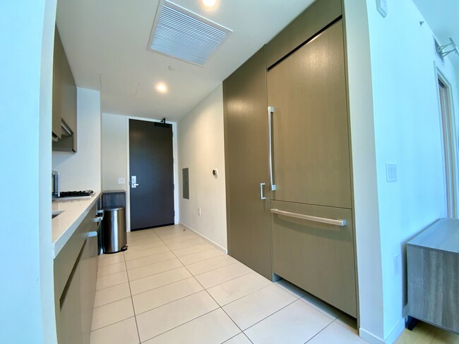 Building Photo - 889 Francisco St