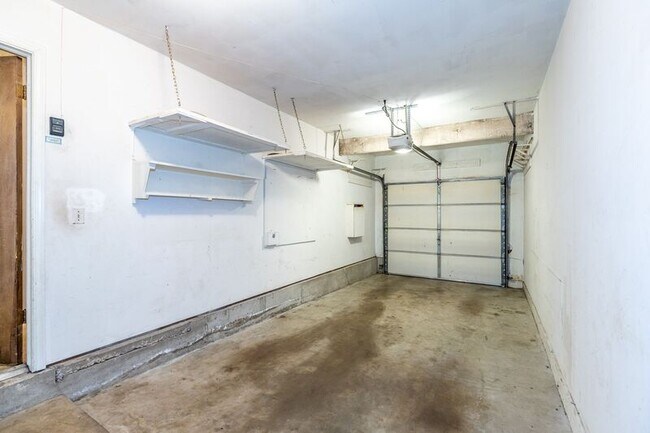 Building Photo - 6125 S Troost Ave