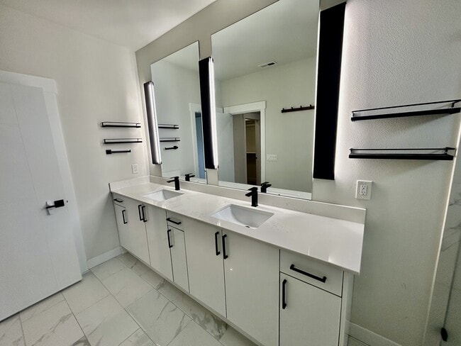 Building Photo - 2103 Riverstone Lp