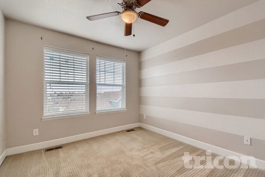 Building Photo - 9805 W Hinsdale Pl