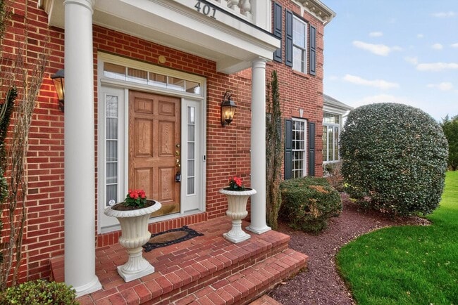 Building Photo - 401 Hilton Head Ct