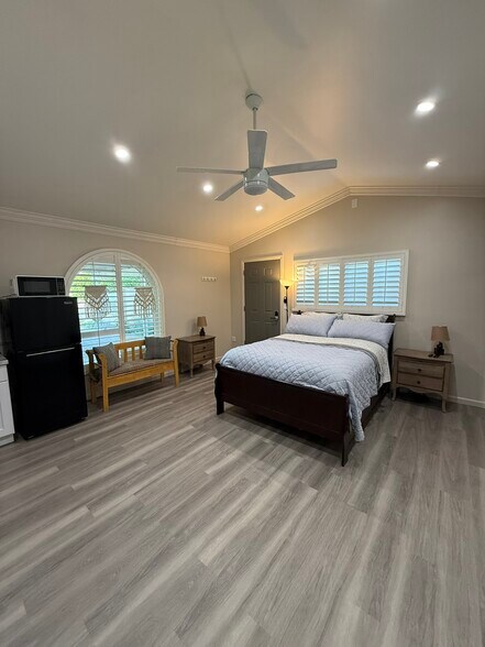 Building Photo - 15916 Binney St