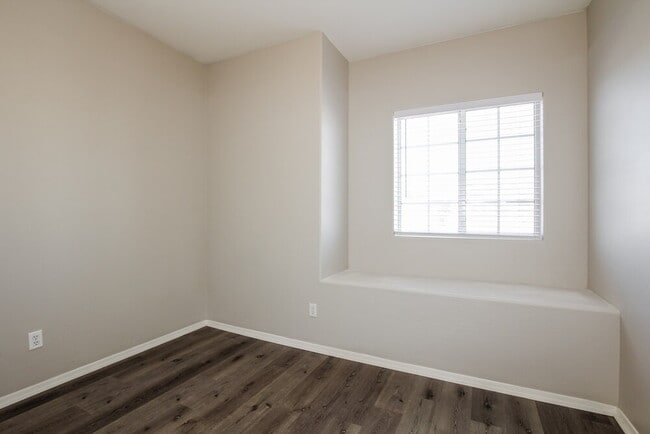 Building Photo - 2107 E Helena Dr