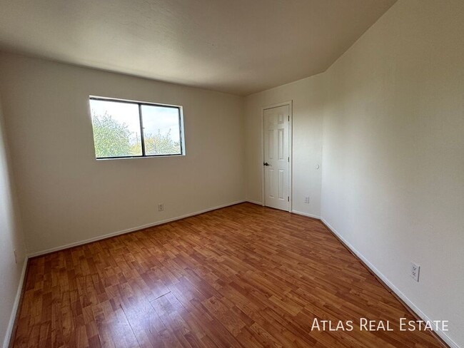 Building Photo - 2/1 Condo near Nash Elementary/ Gated Comm...