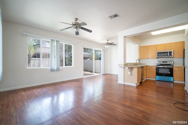 Building Photo - 4 br/2.5 ba Ewa Gentry Tuscany II, Schedul...
