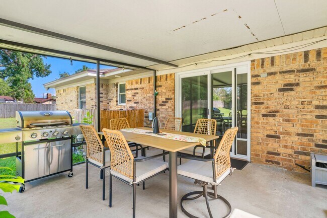 Building Photo - 4570 Yacht Harbor Dr