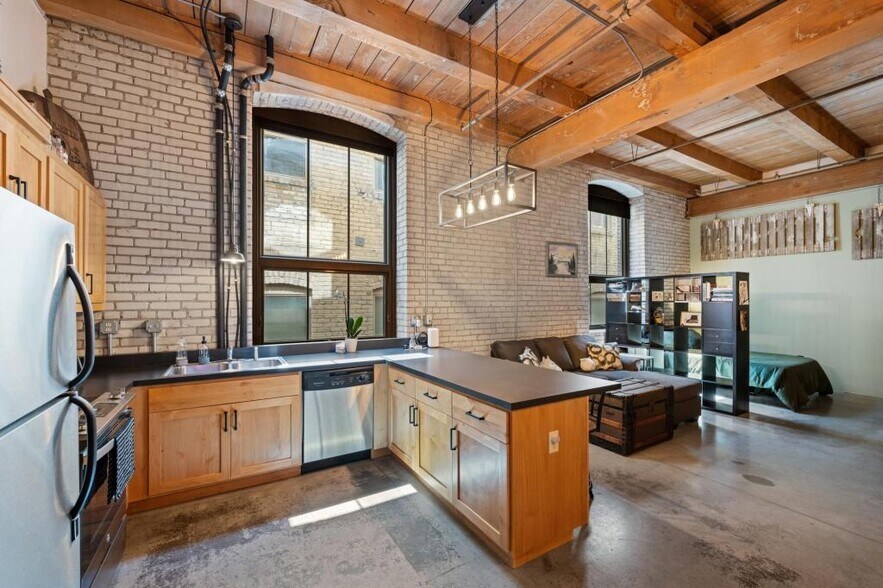 Building Photo - 127 5th St NE