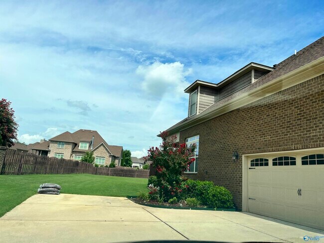 Building Photo - 123 Forest Ridge Dr